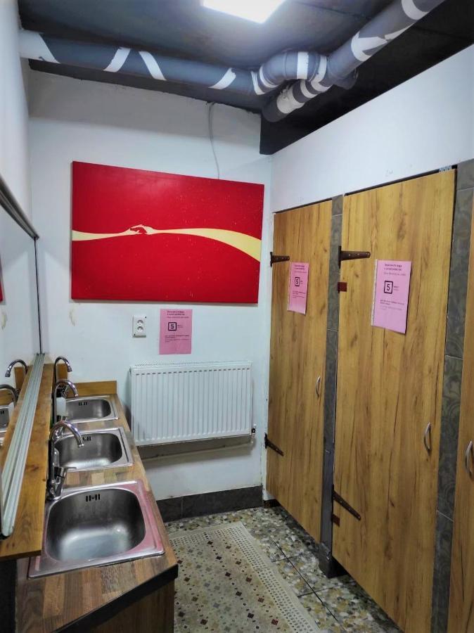 Bern Hostel Кишинёв Экстерьер фото