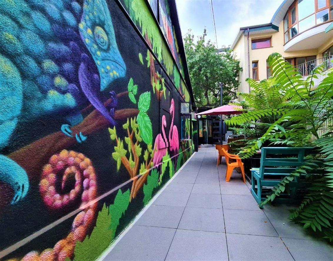 Bern Hostel Кишинёв Экстерьер фото